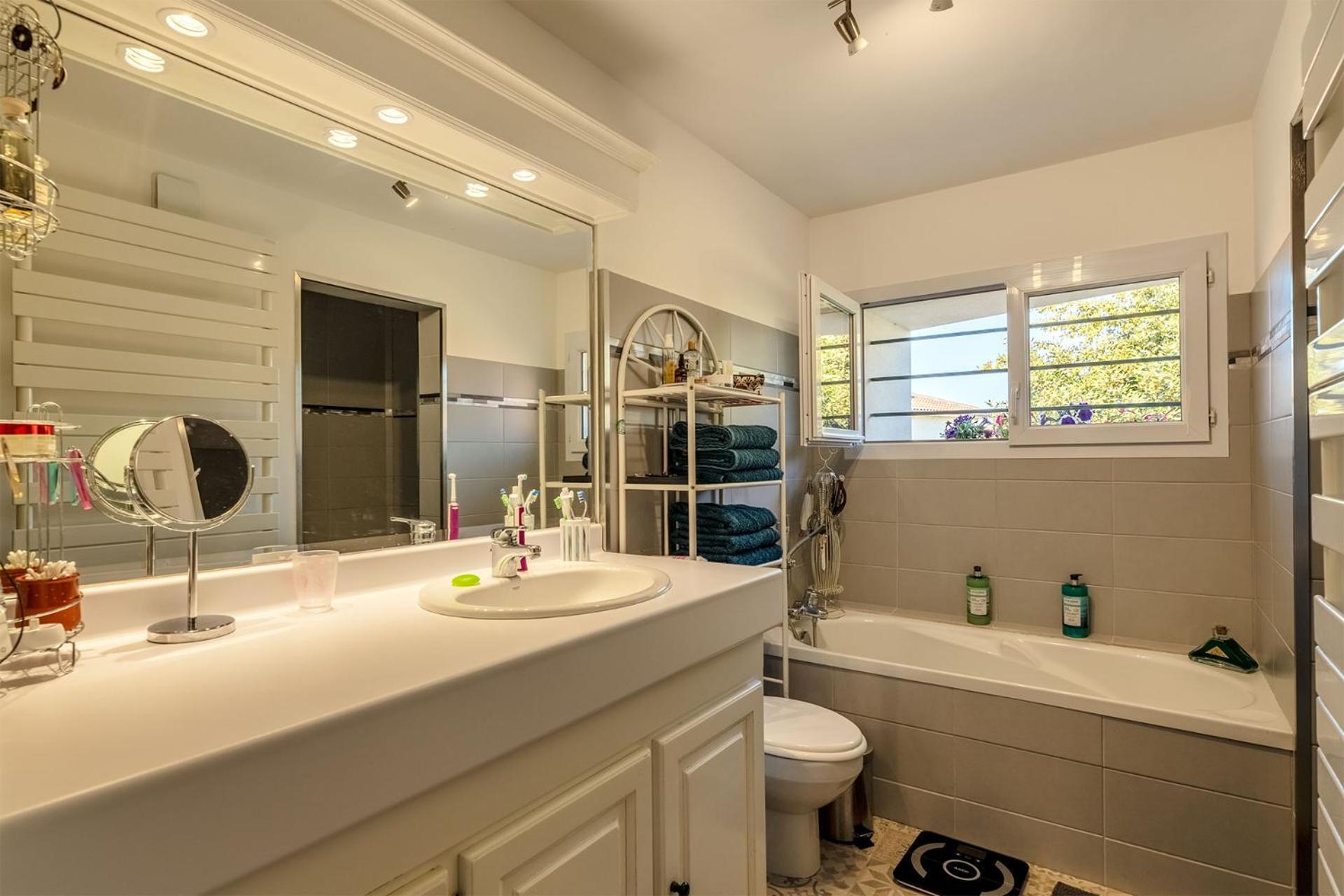 Maison Familiale Bergerac Billard Jardin Clos Экстерьер фото